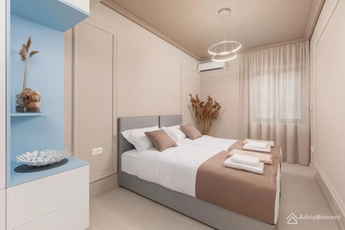Prodaja, trosoban stan, 192m², Dobrota, Kotor