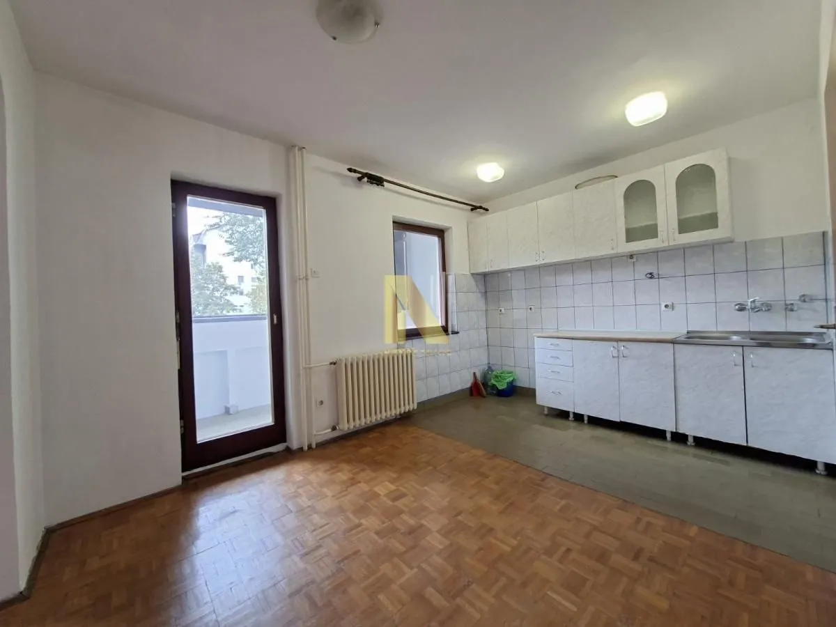 Prodaja, četvorosoban stan, 95m², Sajmište, Novi Sad