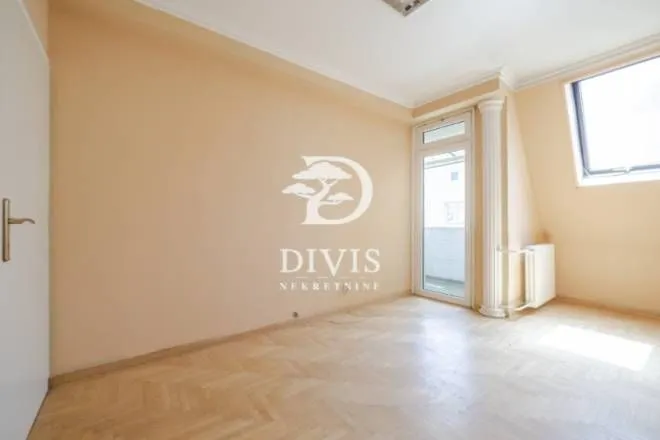 Prodaja, trosoban stan, 60m², Savski Trg, Beograd