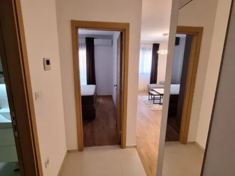 Izdavanje, jednosoban stan, 48m², New City, Podgorica - image 7