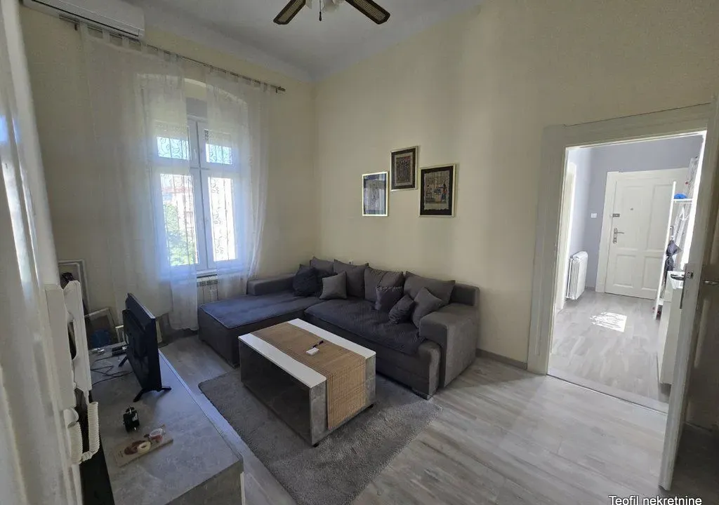 Izdavanje, trosoban stan, 71m², Stari Grad, Beograd