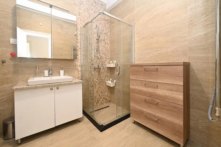 Rent, three bedroom apartment, 130m², Dobrota, Kotor