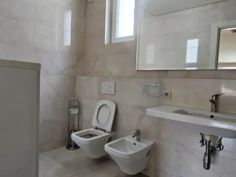 Izdavanje, četvorosoban stan, 157m², Savski Venac, Beograd - image 13