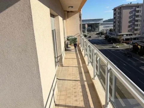 Rent, two bedroom apartment, 70m², City Kvart, Podgorica - image 10
