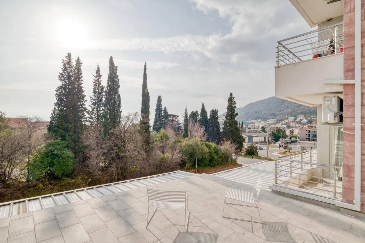 Sale, two bedroom apartment, 60m², Petrovac, Budva