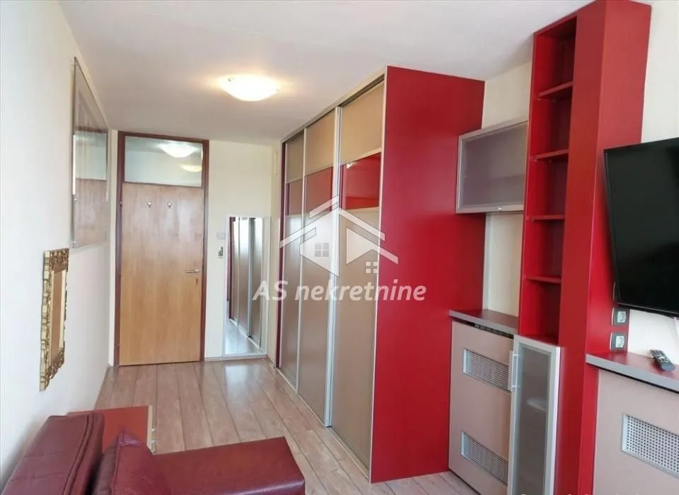 Rent, four bedroom apartment, 115m², Hala Pionir, Palilula Sve Podlokacije