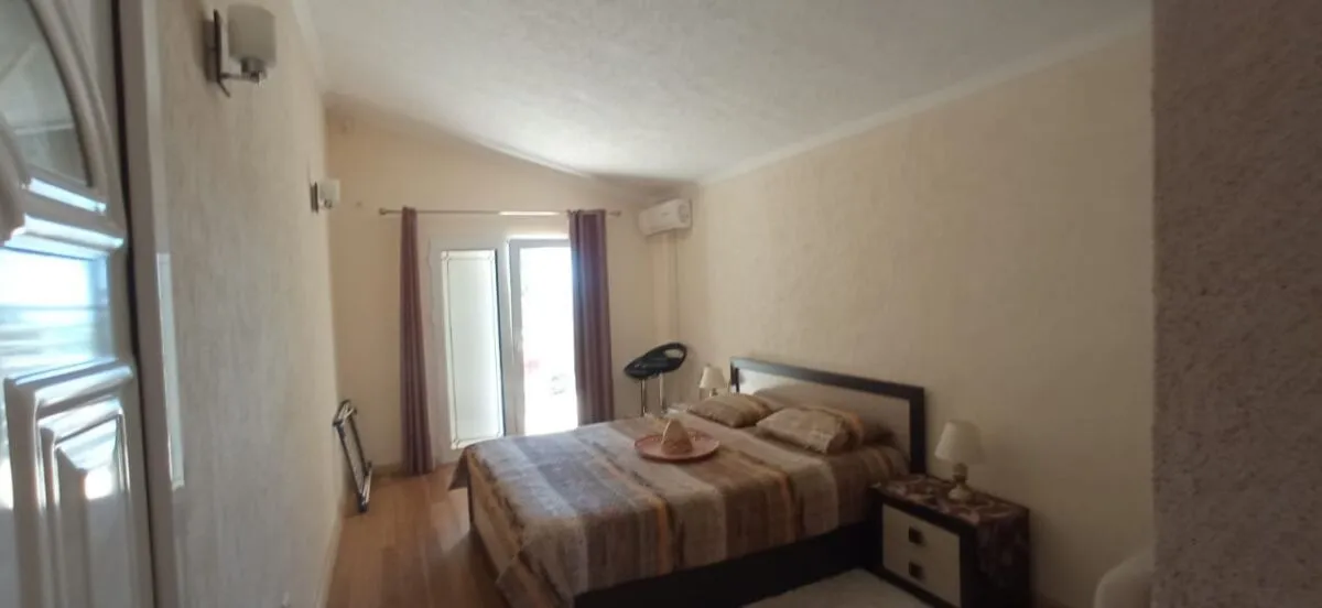 Spacious bedroom with a double bed and access to the terrace.