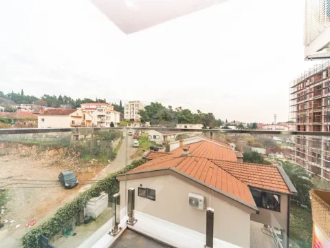 Izdavanje, dvosoban stan, 66m², Centar, Podgorica - image 13