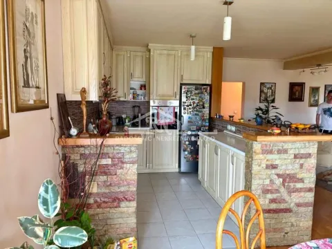 Prodaja, četvorosoban stan, 89m², Petlovo Brdo, Beograd - image 2