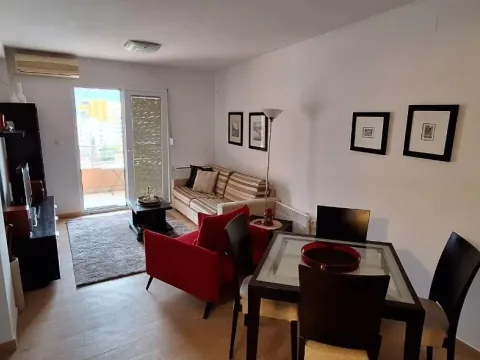 Rent, one bedroom apartment, 45m², Budva, Crna Gora - image 4