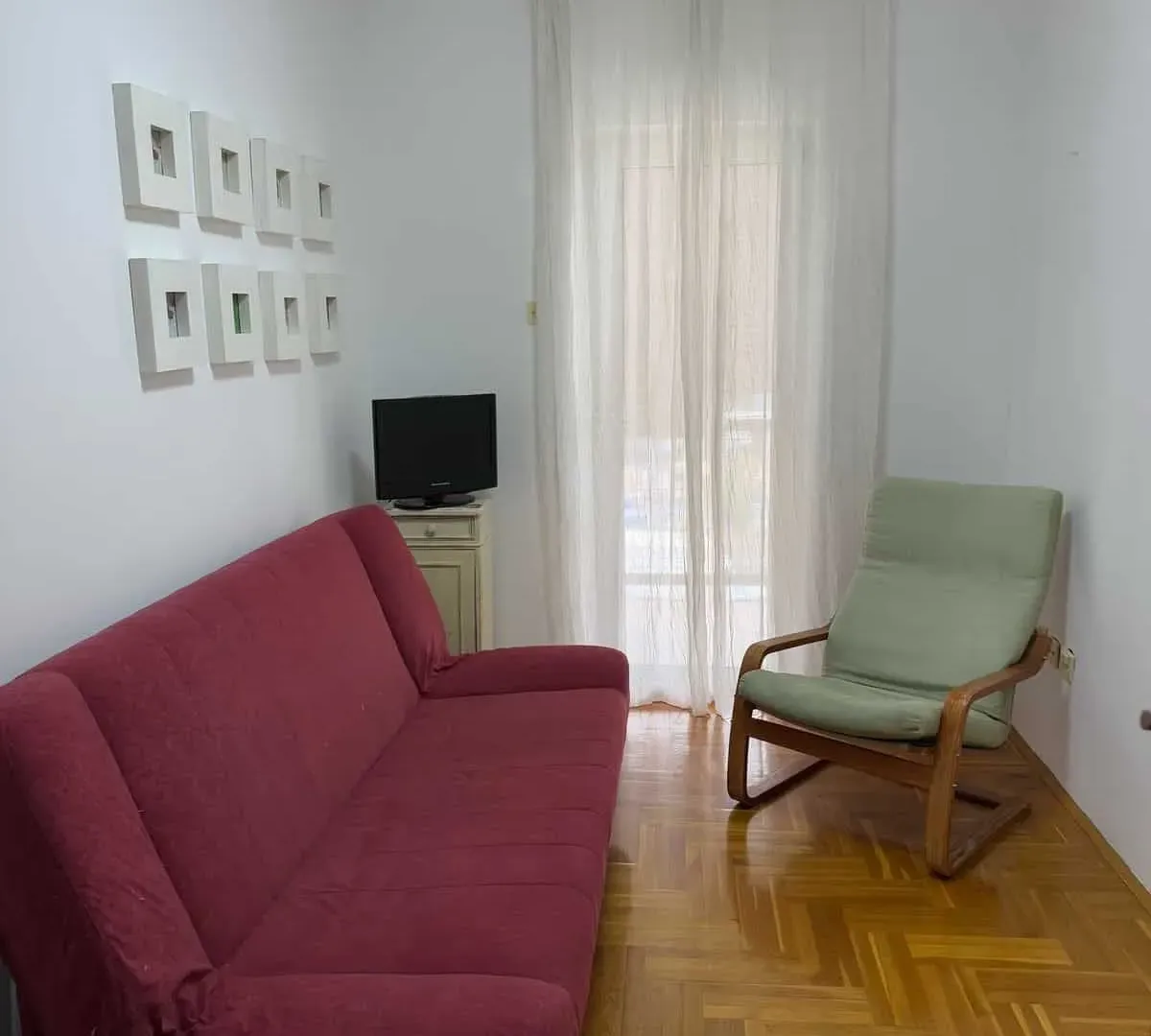 Izdavanje, dvosoban stan, 76m², Stari Aerodrom, Podgorica