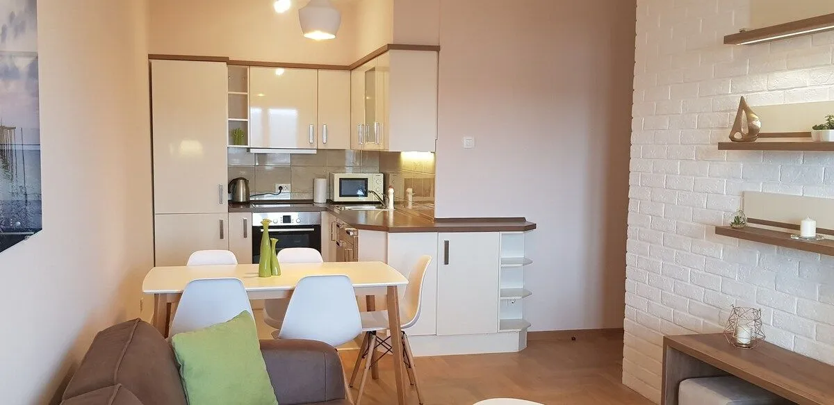 Izdavanje, jednosoban stan, 49m², Centar, Tivat