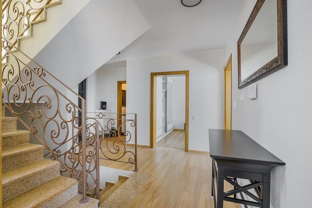Prodaja, kuća, 420m², Krašići, Tivat
