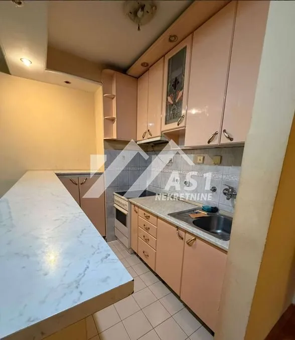 Izdavanje, dvosoban stan, 46m², Bulevar Oslobodjenja, Novi Sad Sve Podlokacije