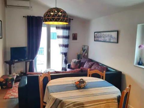 Rent, one bedroom apartment, 40m², Dobrota, Kotor - image 3