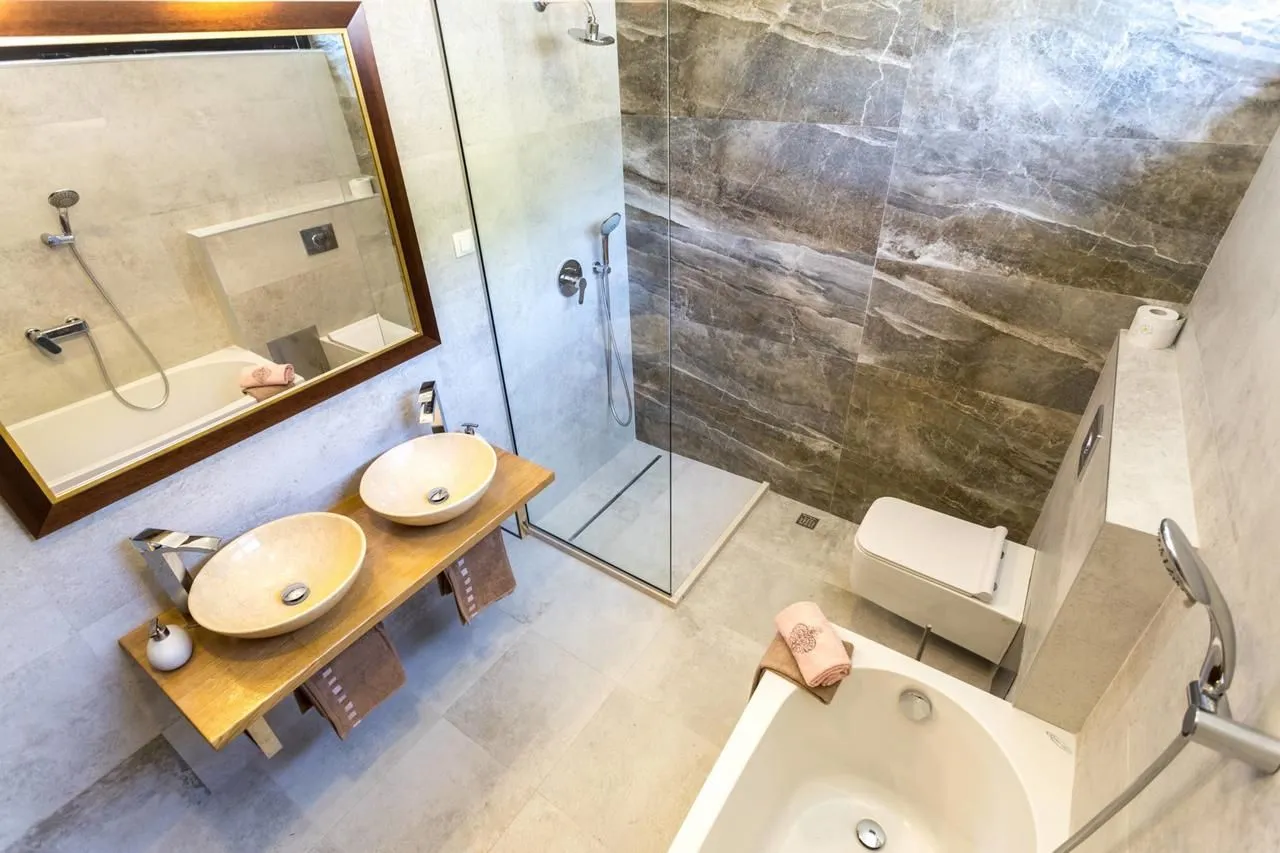 Prodaja, kuća, 350m², Đenovići, Herceg Novi