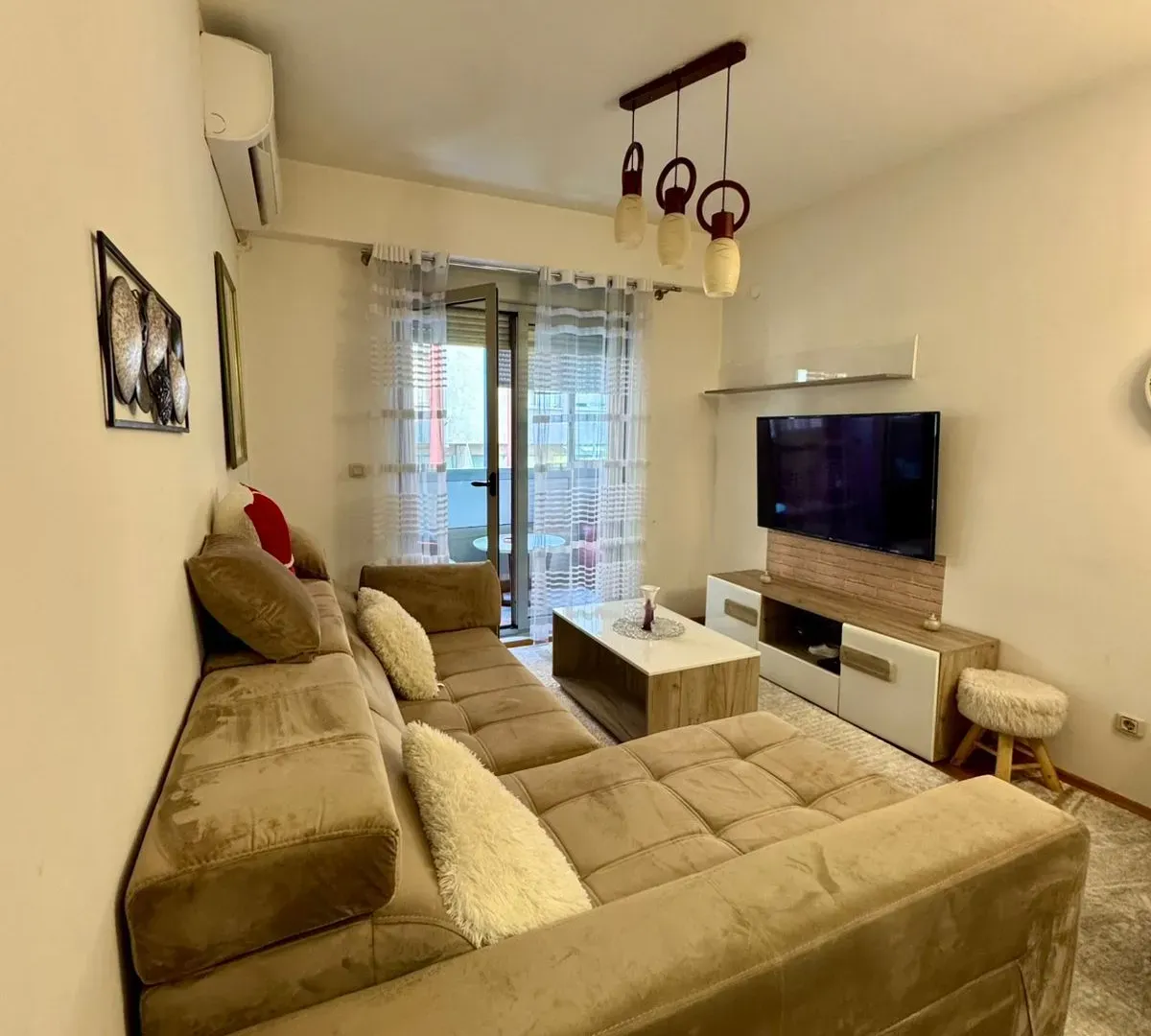 Izdavanje, dvosoban stan, 60m², Krivi Most, Podgorica