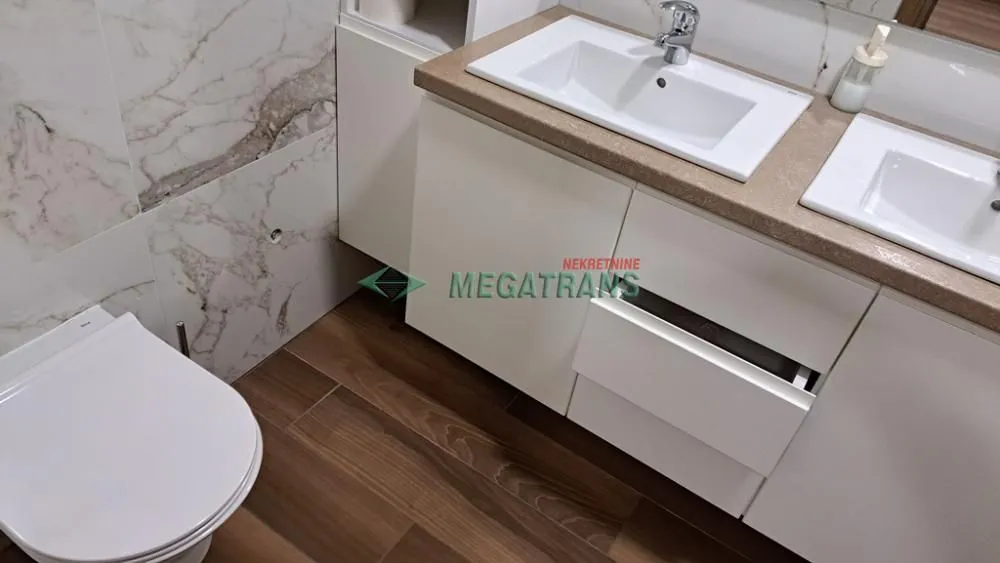 Izdavanje, četvorosoban stan, 100m², Novi Sad Sve Podlokacije, Novi Sad