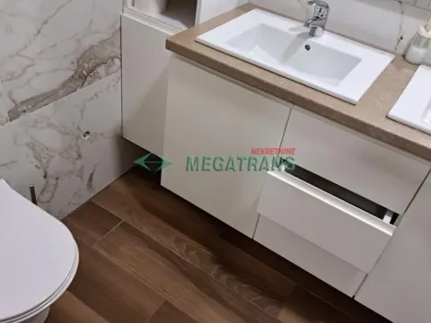 Izdavanje, četvorosoban stan, 100m², Centar, Novi Sad - image 11