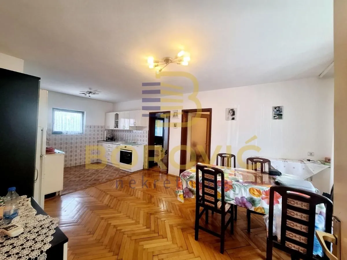 Prodaja, kuća, 202m², Surčin, Beograd