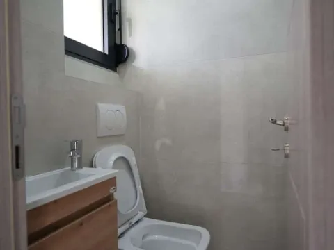 Izdavanje, poslovni prostor, 95m², Pod Goricom, Podgorica - image 11