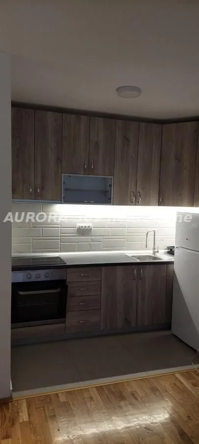 Izdavanje, jednosoban stan, 40m², Salajka, Novi Sad Sve Podlokacije