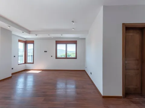 Prodaja, kuća, 492m², Mareza, Podgorica - image 24