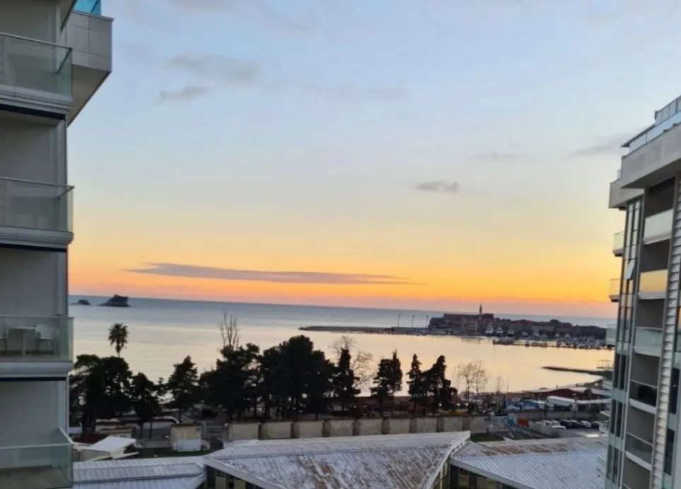 Izdavanje, jednosoban stan, 57m², Centar, Budva