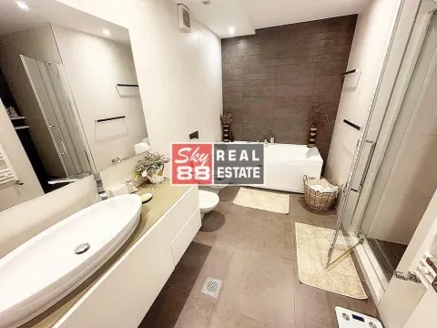 Izdavanje, trosoban stan, 126m², Kalenić Pijaca, Vračar Sve Podlokacije - image 12