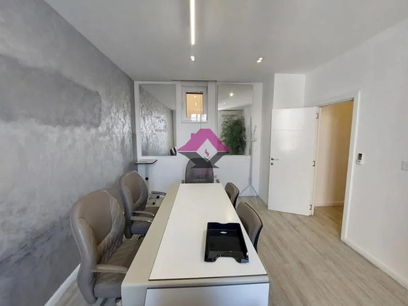 Prodaja, četvorosoban stan, 118m², Đeram Pijaca, Beograd