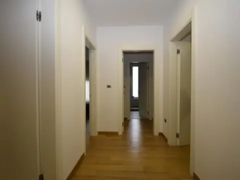 Izdavanje, trosoban stan, 130m², Centar, Podgorica - image 10