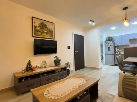 Prodaja, dvosoban stan, 62m², Stari Aerodrom, Podgorica - image 4