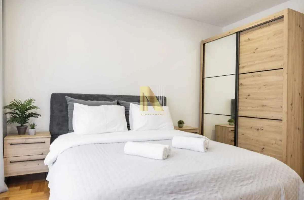 Izdavanje, dvosoban stan, 52m², Centar, Novi Sad