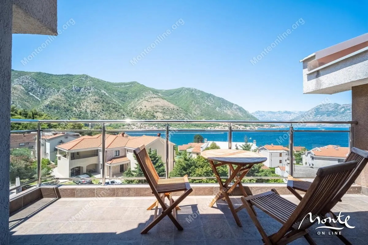 Prodaja, dvosoban stan, 61m², Dobrota, Kotor
