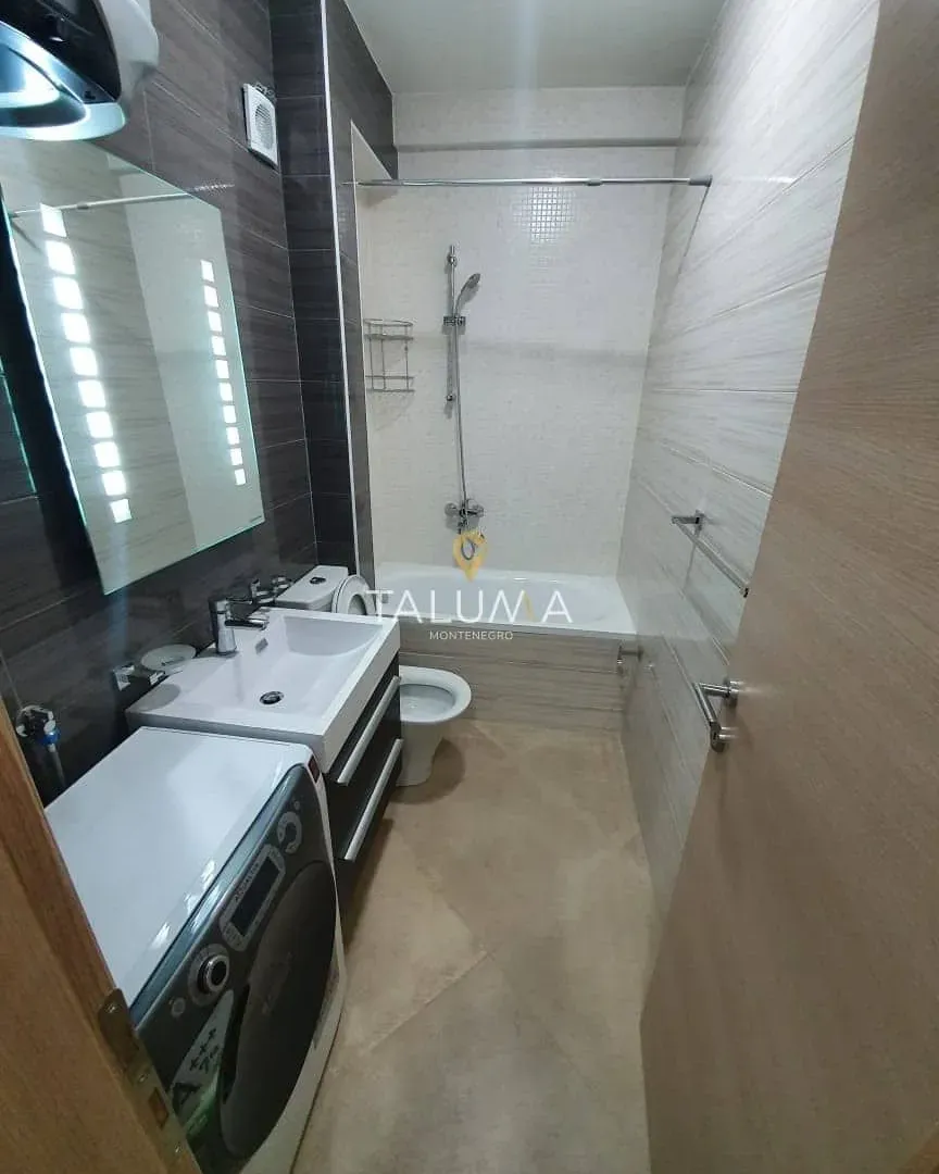 Izdavanje, dvosoban stan, 65m², Momišići, Podgorica