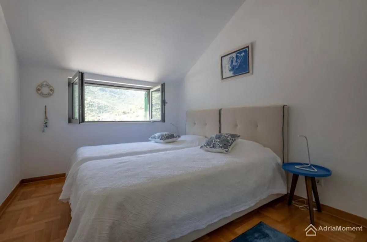 Prodaja, dvosoban stan, 90m², Morinj, Kotor