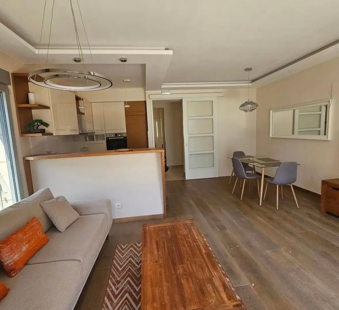 Izdavanje, dvosoban stan, 70m², Škaljari, Kotor