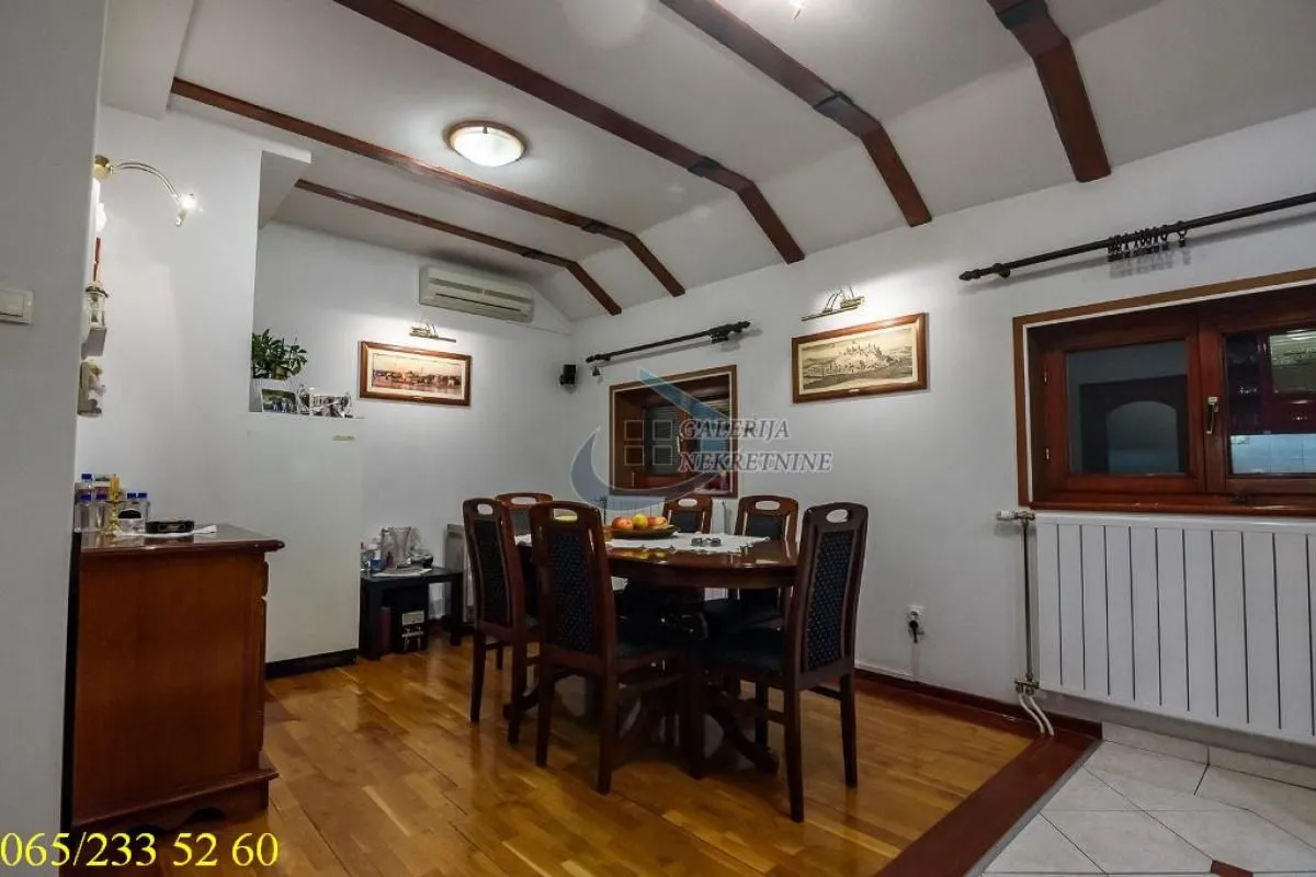 Sale, four bedroom apartment, 104m², Stari Grad, Beograd