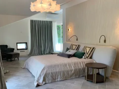 Rent, house, 513m², Lepetani, Tivat - image 15