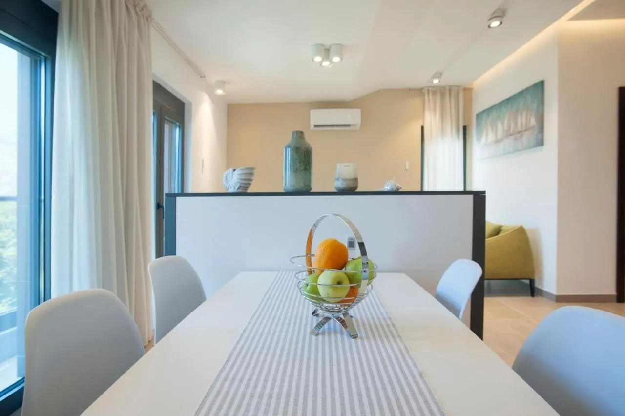 Prodaja, kuća, 210m², Dobrota, Kotor