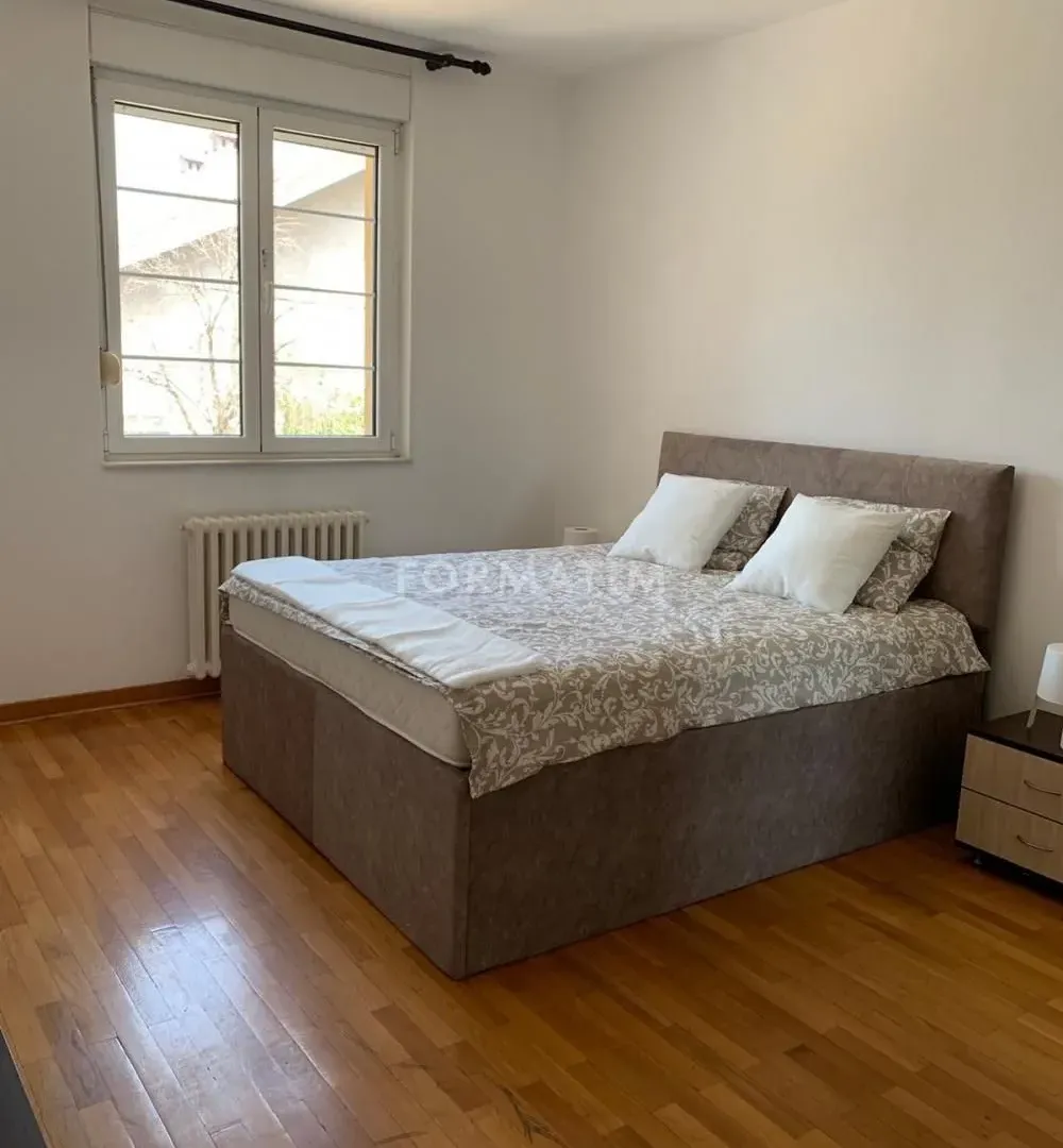 Izdavanje, četvorosoban stan, 125m², Savski Venac, Beograd