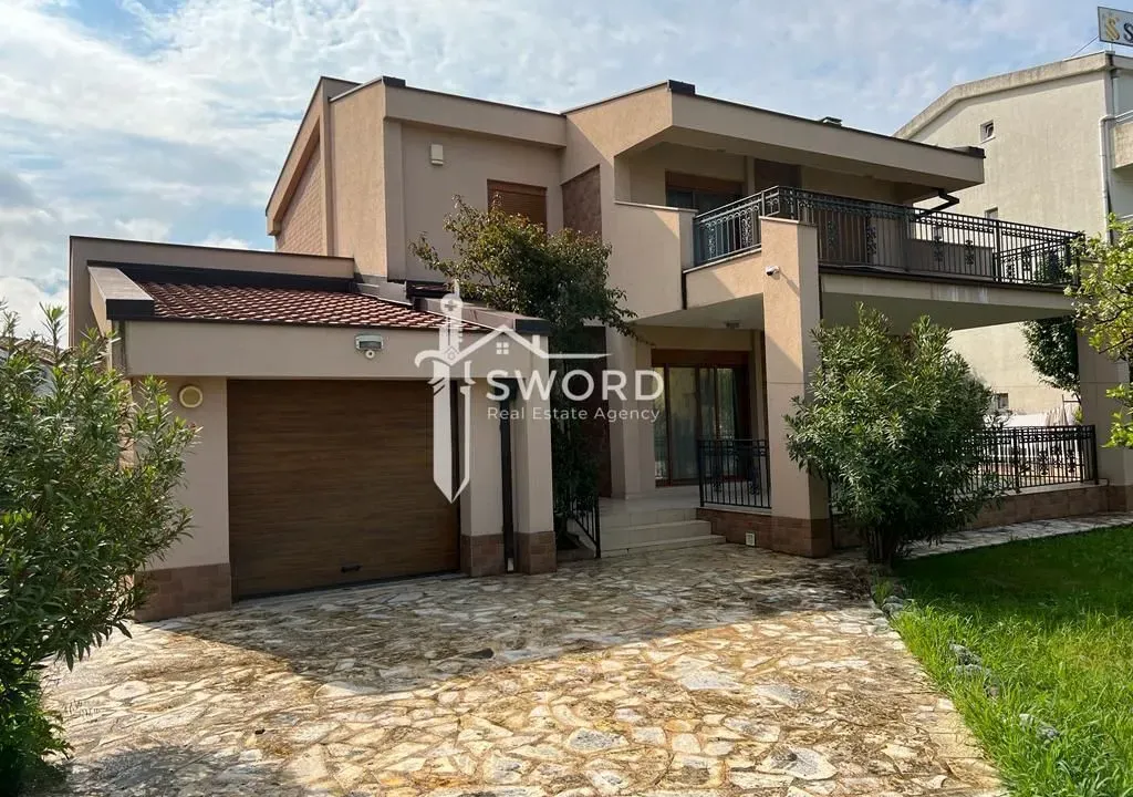 Sale, house, 270m², Centar, Bar