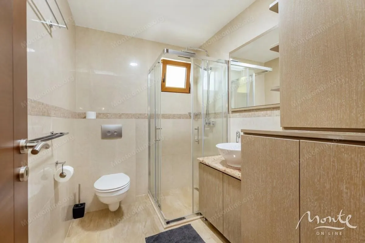 Prodaja, dvosoban stan, 110m², Donja Lastva, Tivat