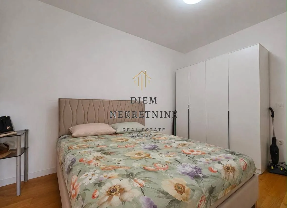 Izdavanje, jednosoban stan, 50m², Centar, Bar