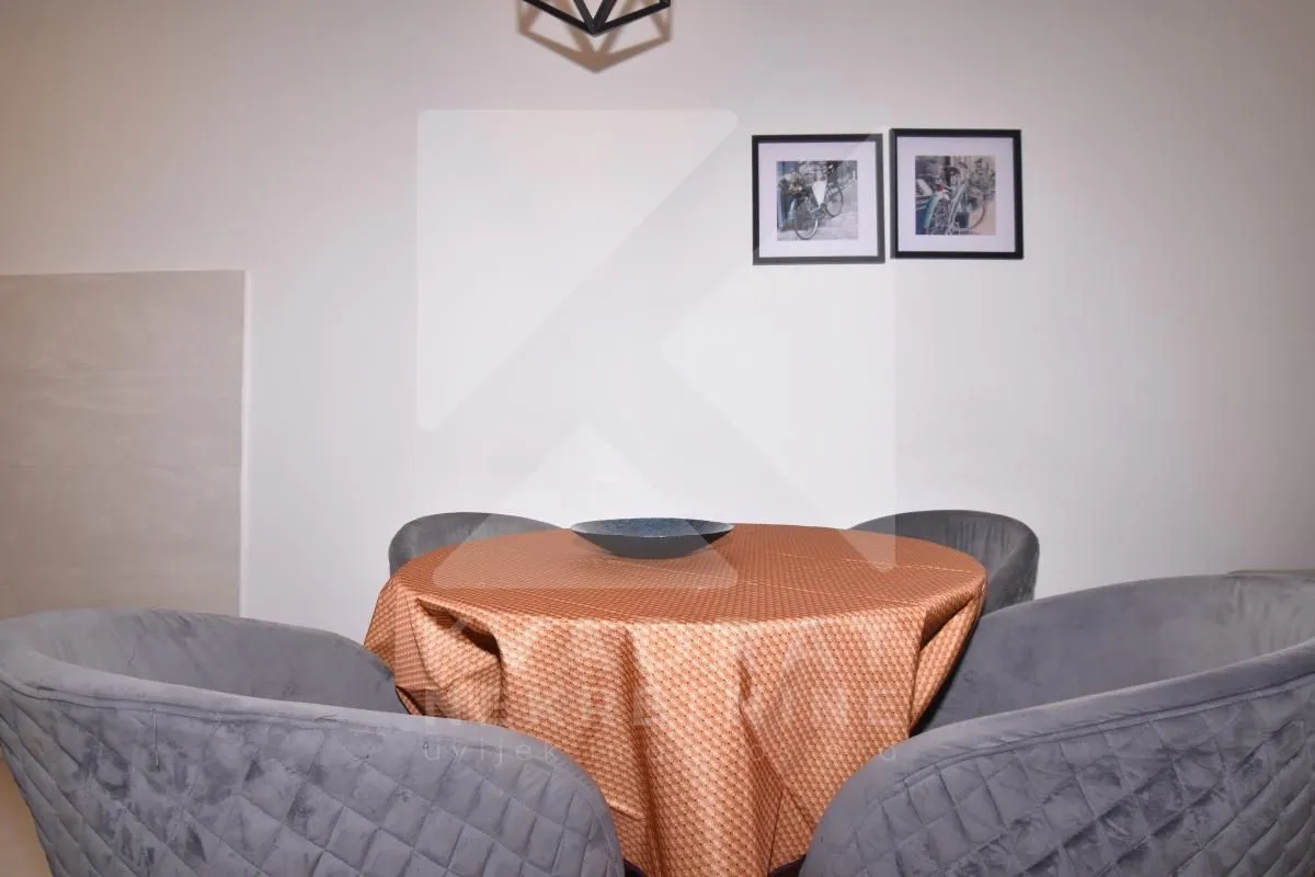 Izdavanje, jednosoban stan, 49m², Central Point, Podgorica