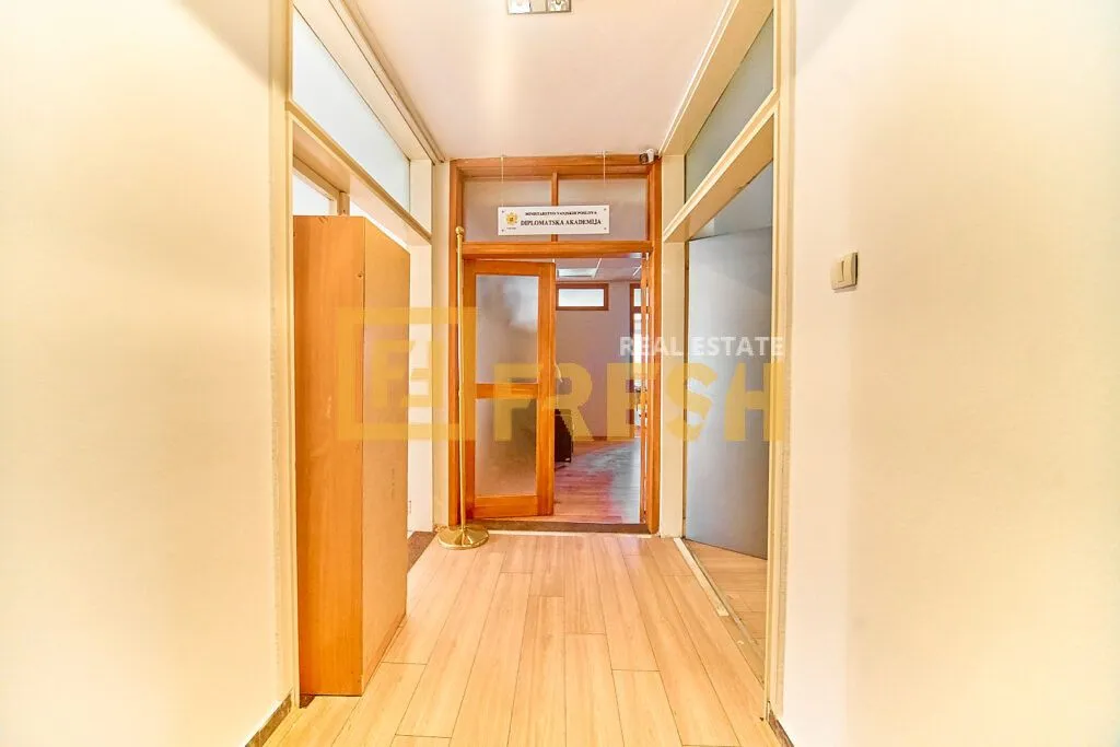 Rent, office space, 228m², Preko Morače, Podgorica
