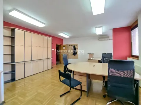 Izdavanje, poslovni prostor, 43m², Šumice, Beograd - image 5