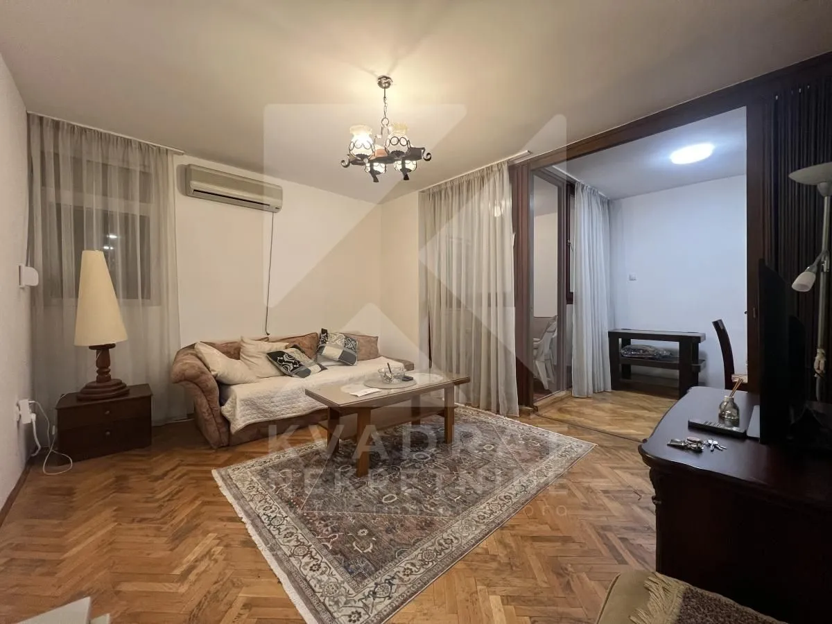 Izdavanje, dvosoban stan, 76m², Blok 5, Podgorica