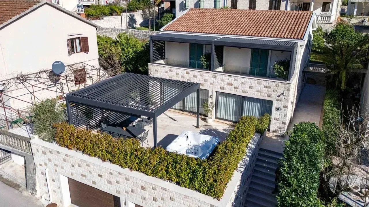 Rent, apartment, 160m², Kotor, Crna Gora