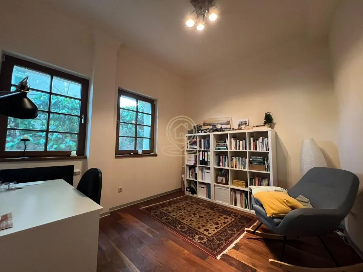 Izdavanje, stan, 220m², Savski Venac, Beograd